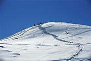 Die Nase in die Sonne, tief durchatmen und den Blick bis weit ins Inntal schweifen lassen – das ist Tiroler Winterfeeling pur (©Foto: Axamer Lizum Aufschliessung AG)